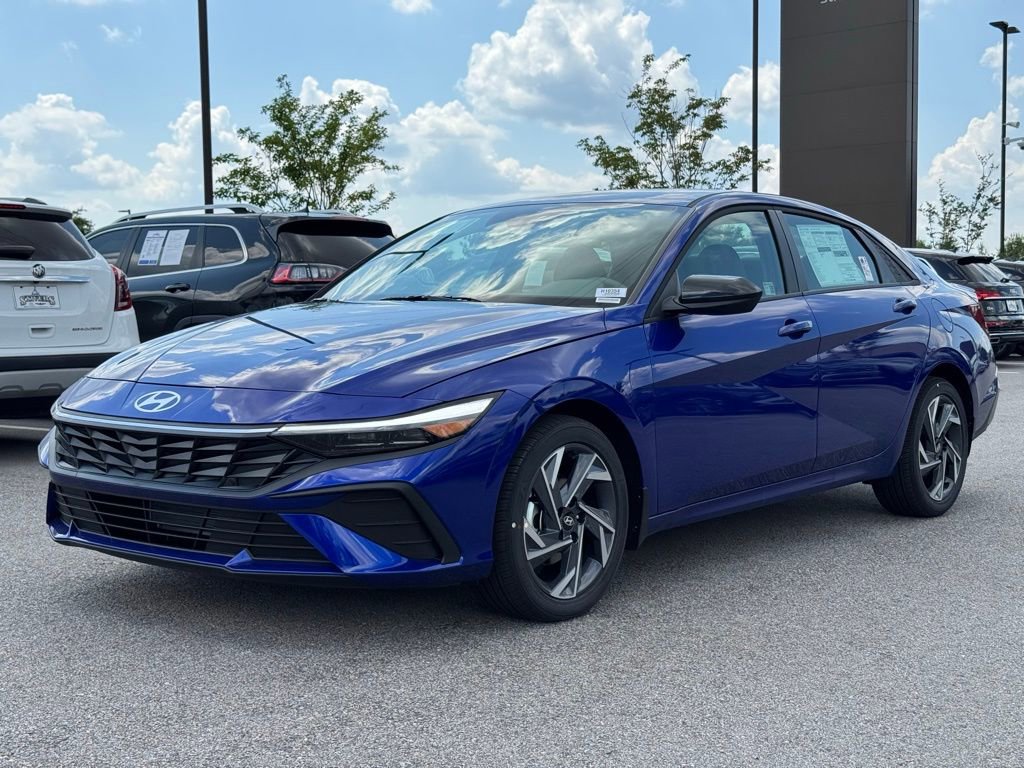Used 2025 Hyundai Elantra Sport image 7