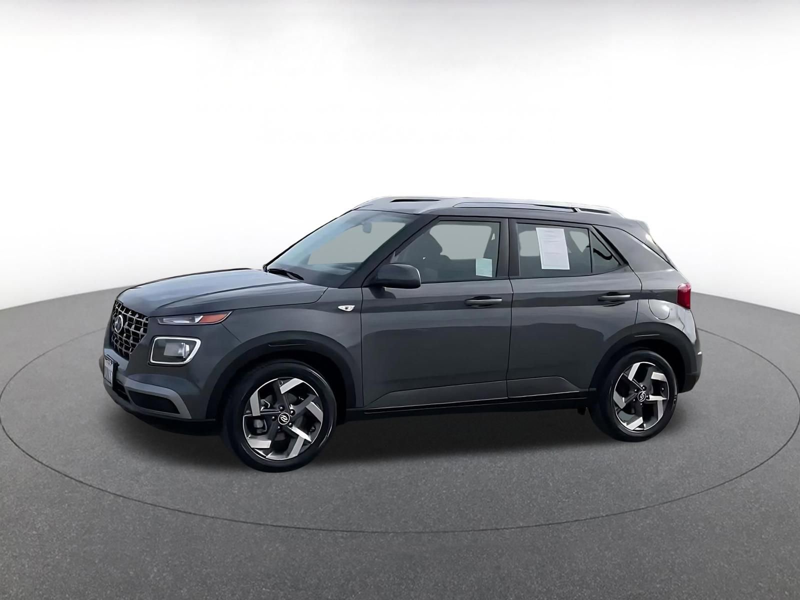 Used 2025 Hyundai Venue SEL image 8
