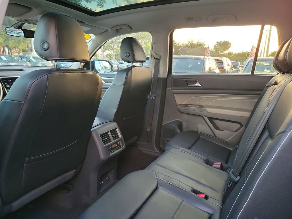 Used 2023 Volkswagen Atlas SE w/ Panoramic Sunroof Package image 7
