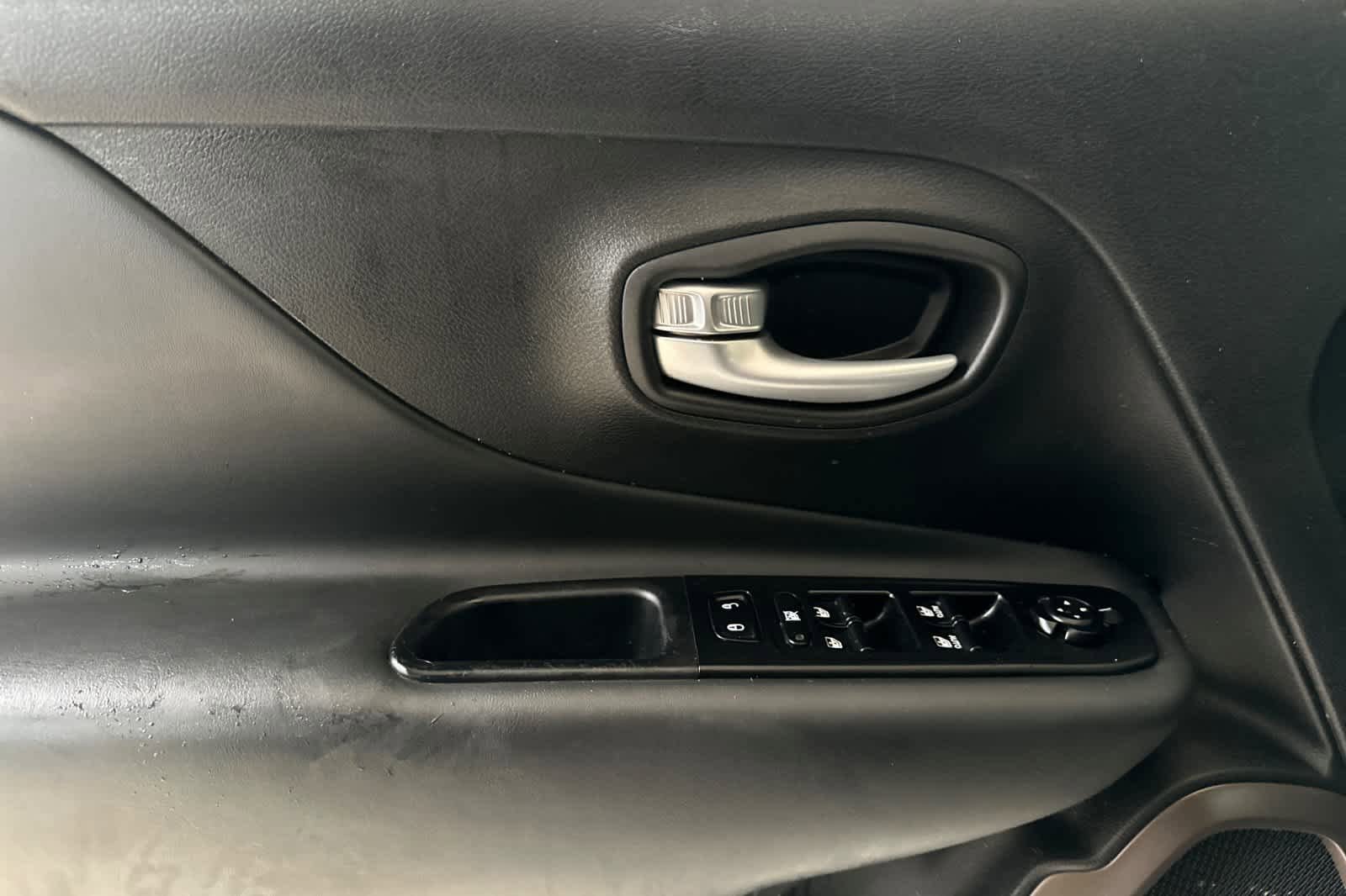 Used 2023 Jeep Renegade Latitude AWD/4WD image 12