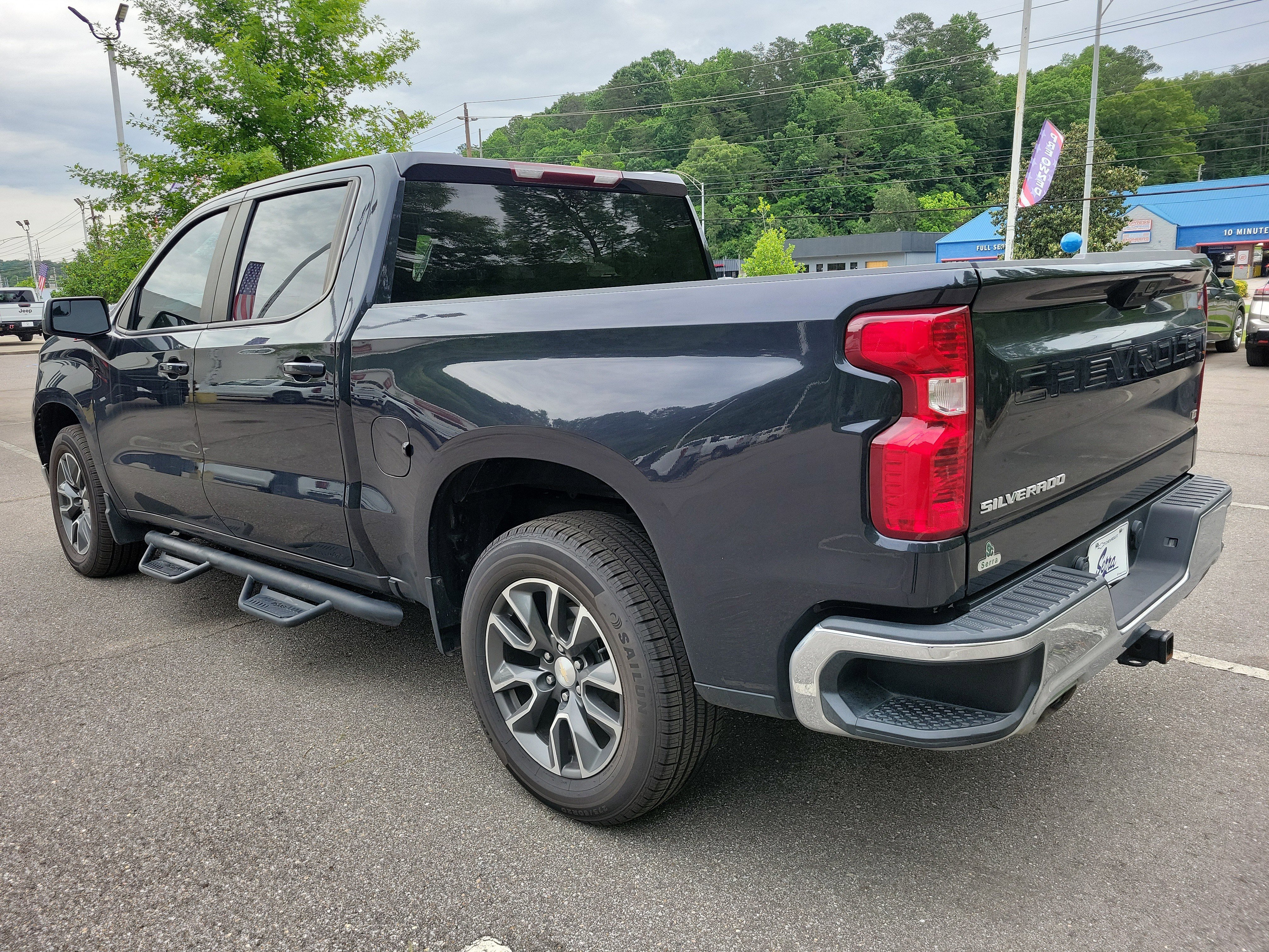 Used 2022 Chevrolet Silverado 1500 LT w/ Z71 Off-Road Package AWD/4WD image 7