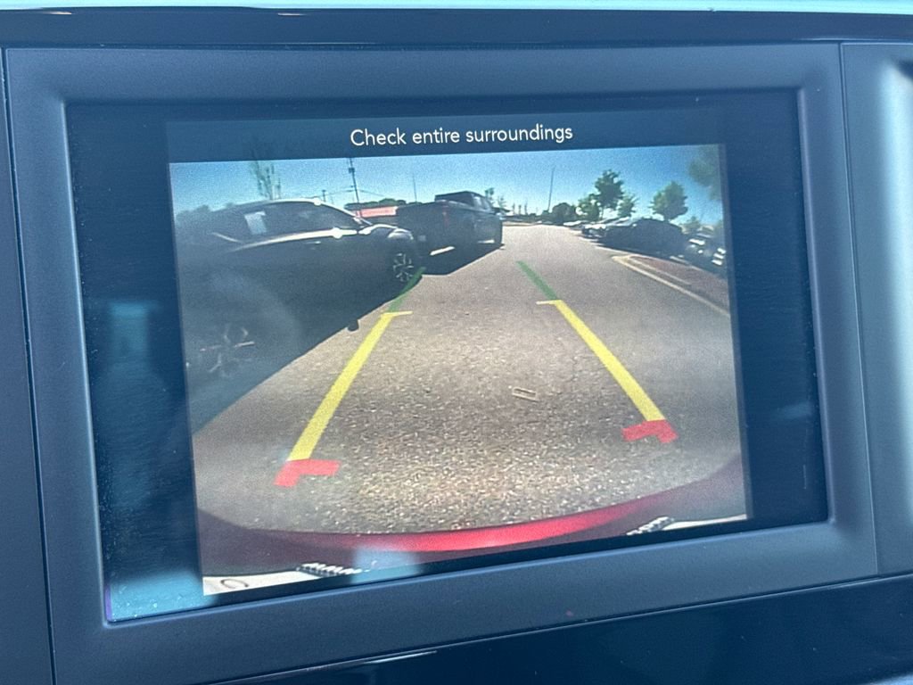 Used 2019 Chrysler Pacifica Touring-L image 27