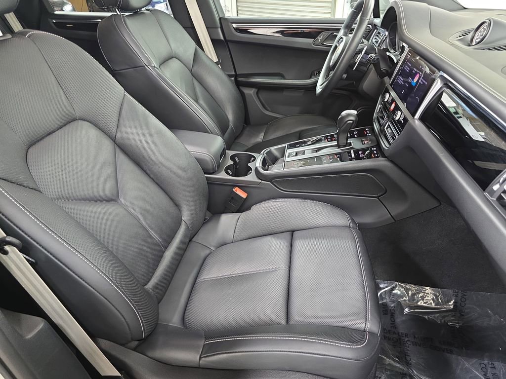 Certified 2025 Porsche Macan S AWD/4WD image 27