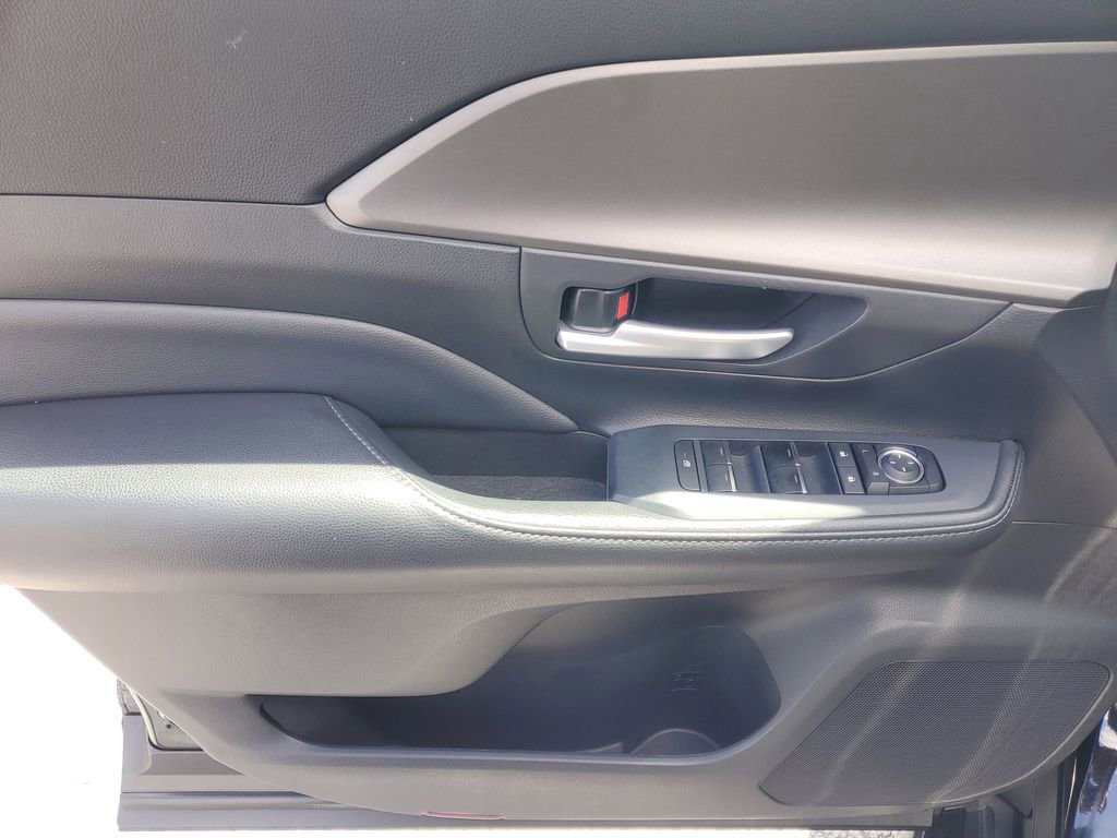 Certified 2024 Toyota Grand Highlander XLE FWD image 20