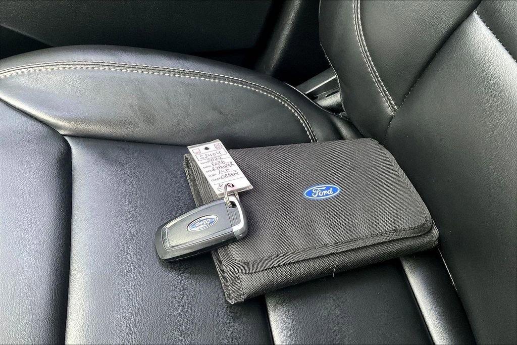 Used 2022 Ford Explorer XLT w/ Equipment Group 202A image 10