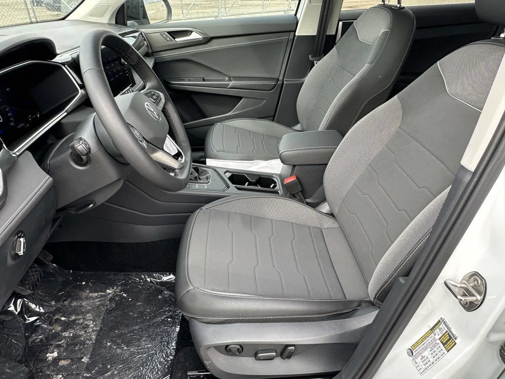New 2025 Volkswagen Taos SE FWD image 13