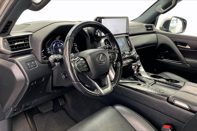 Used 2022 Lexus LX 600 4WD w/ Luxury Package image 14
