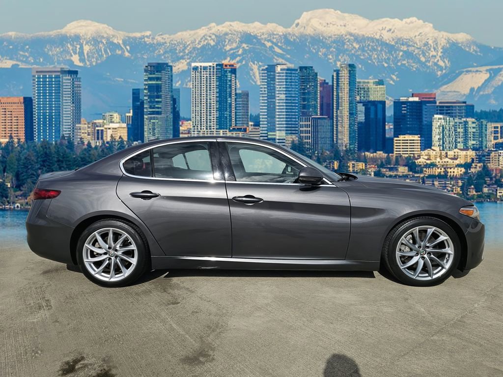 Used 2019 Alfa Romeo Giulia image 8