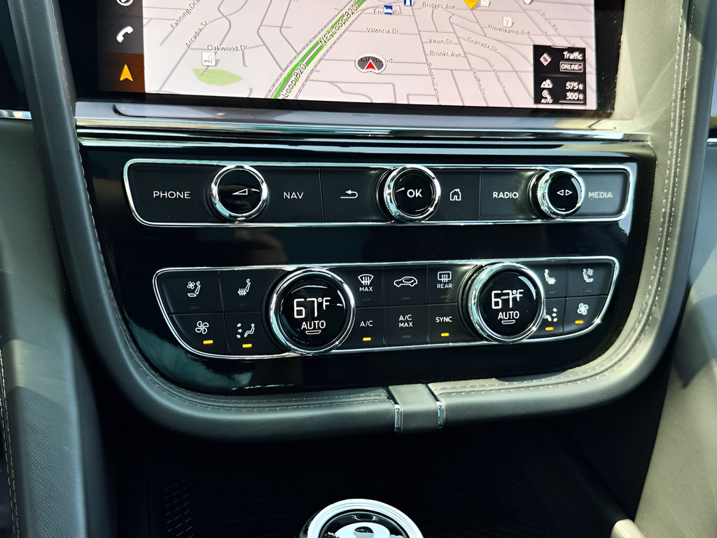 Used 2021 Bentley Bentayga AWD/4WD image 9