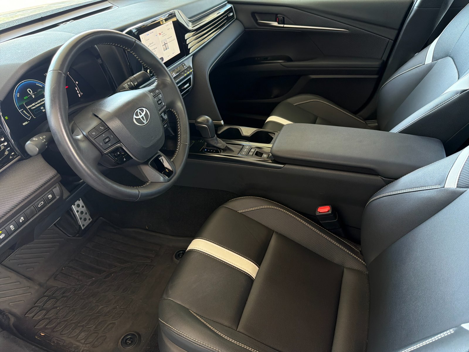 Used 2026 Toyota Camry SE FWD image 9