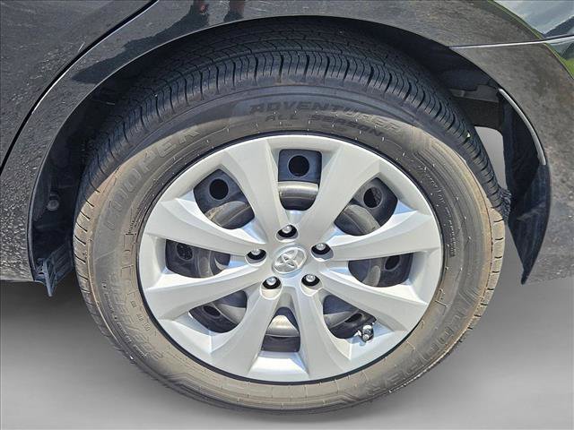 Used 2016 Toyota Corolla LE FWD image 6