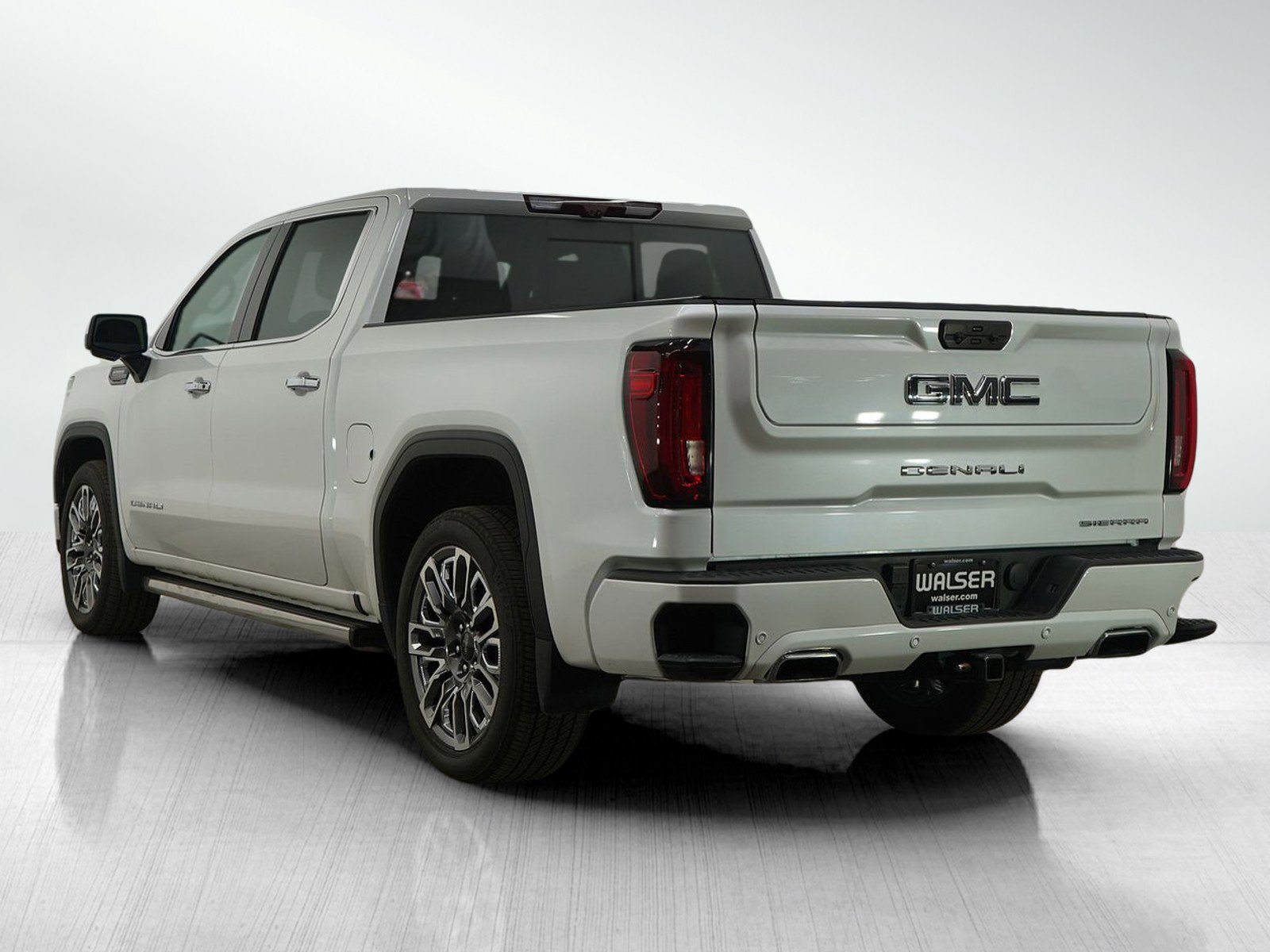 Used 2023 GMC Sierra 1500 Denali Ultimate image 4