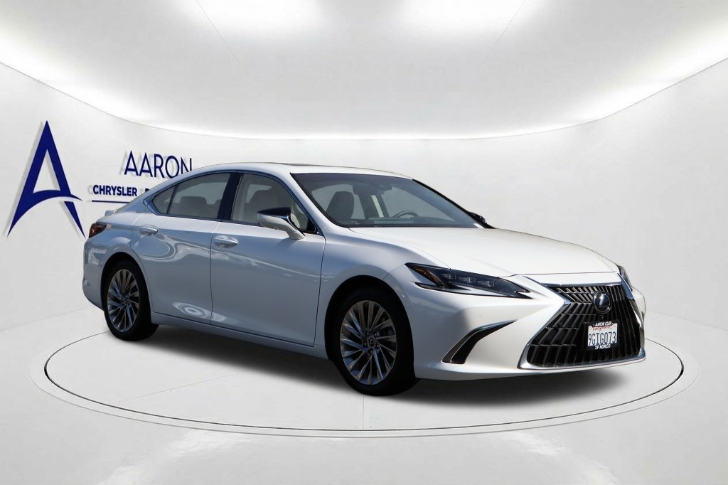 Used 2023 Lexus ES 300h w/ Accessory Package (Z1) FWD image 3