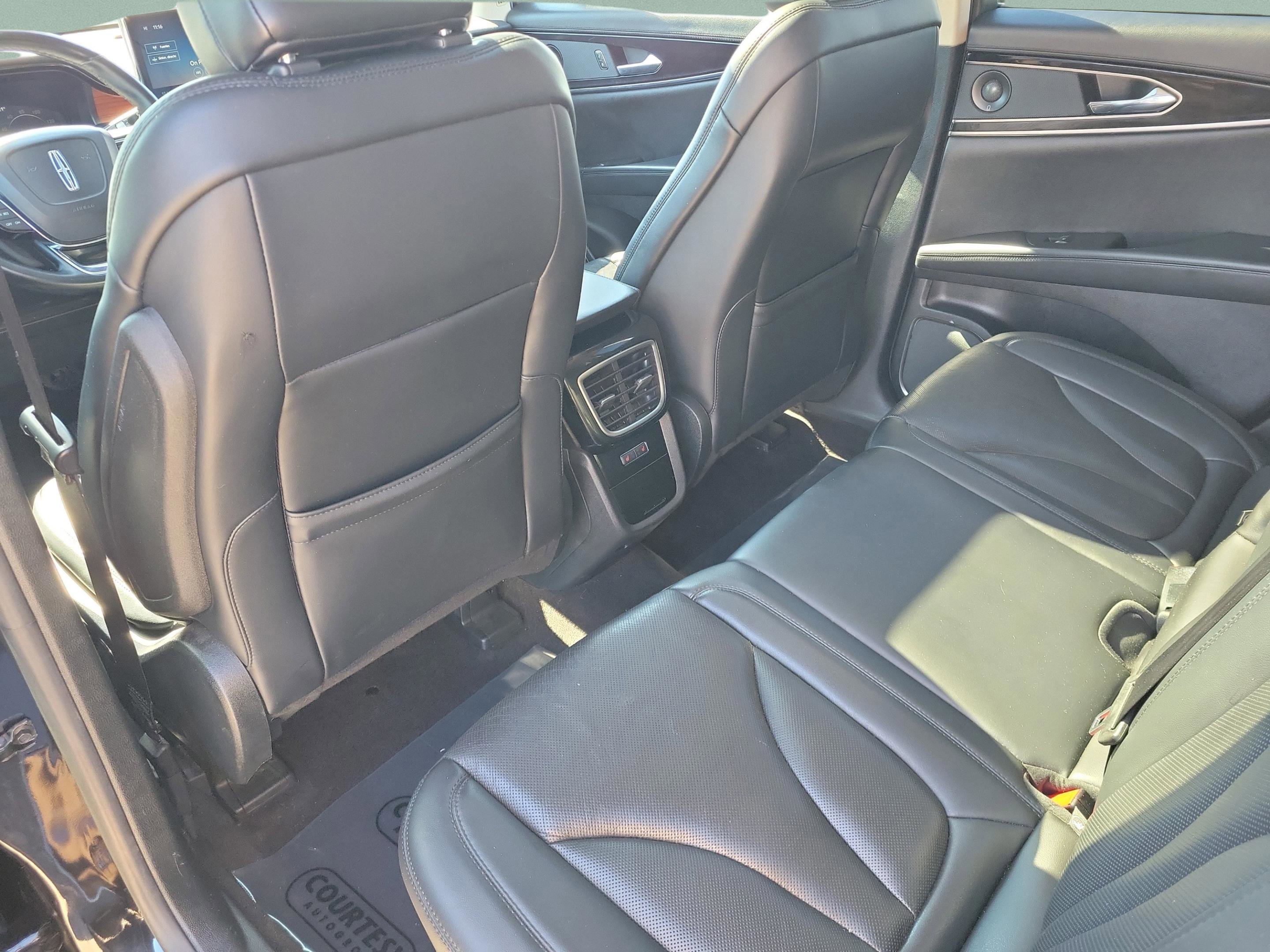 Used 2021 Lincoln Nautilus Reserve image 28