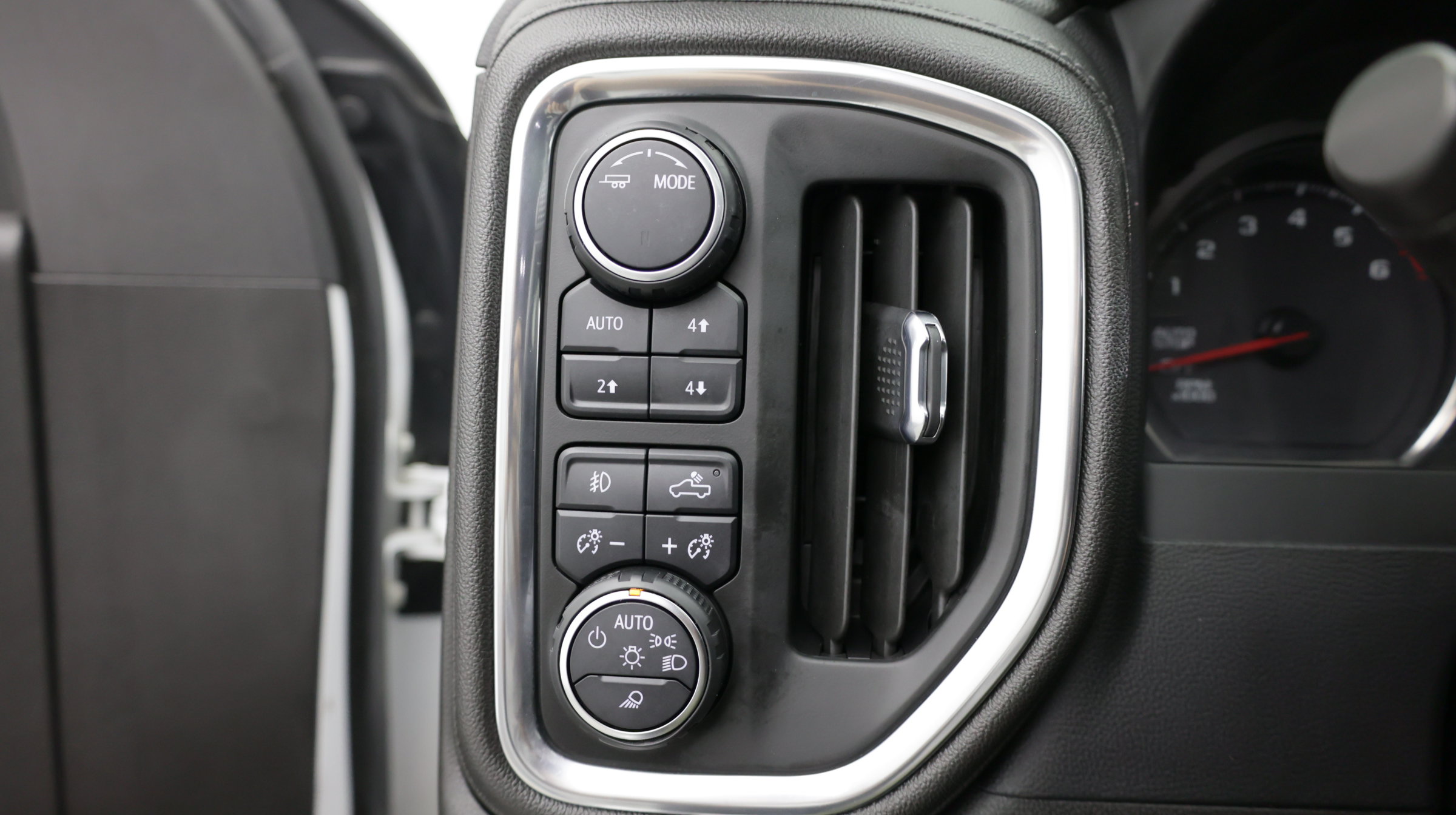 Used 2022 Chevrolet Silverado 1500 LTZ w/ LTZ Convenience Package II AWD/4WD image 18