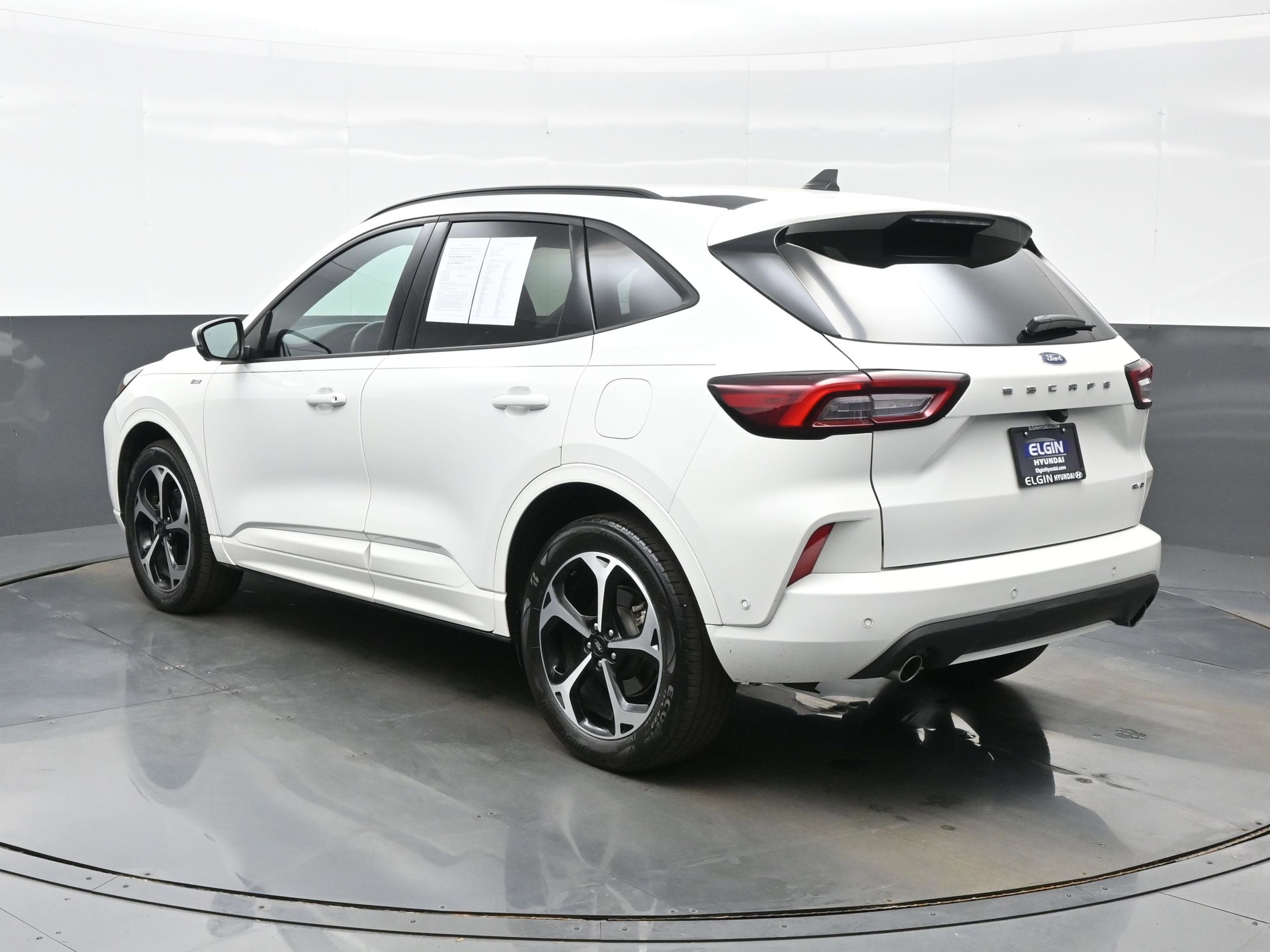 Used 2023 Ford Escape ST-Line Elite w/ Premium Technology Package AWD/4WD image 4