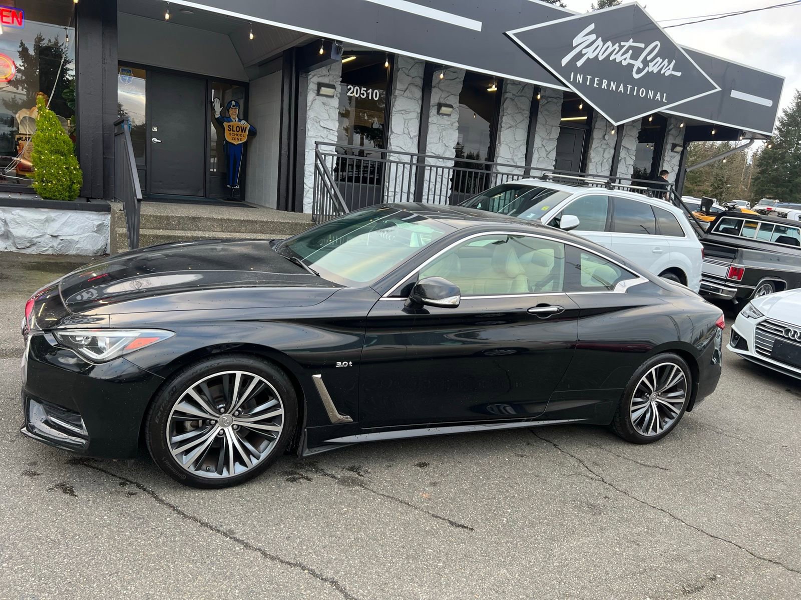 Used 2017 INFINITI Q60 3.0t w/ Premium Plus Package 3.0T RWD image 2