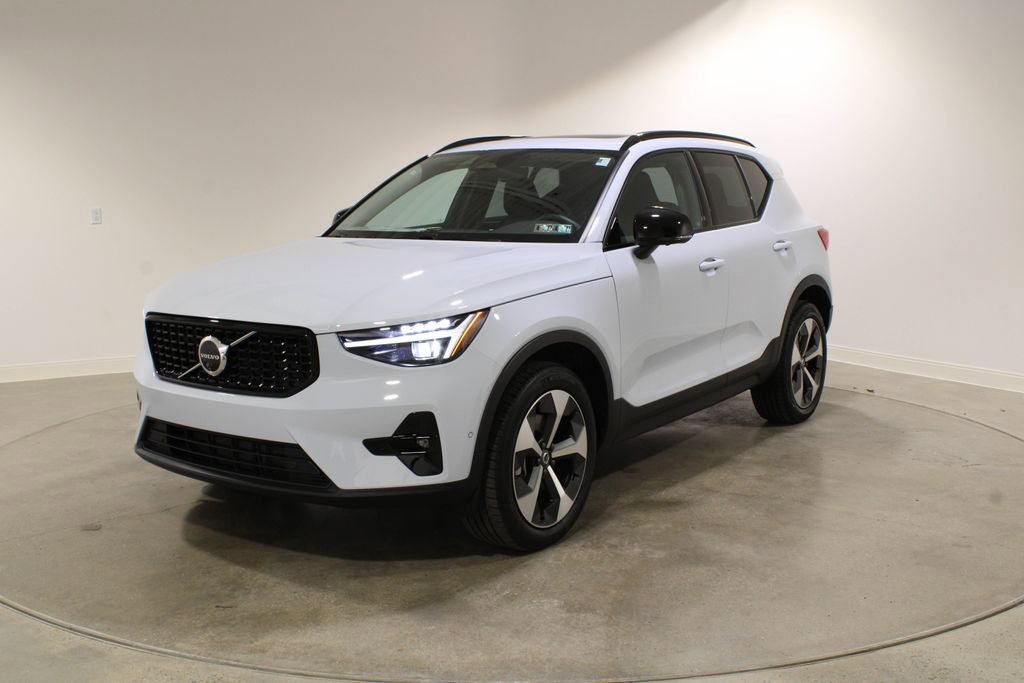 Used 2026 Volvo XC40 B5 Plus w/ Protection Package Premier