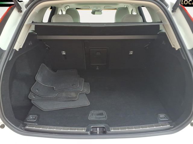 Used 2022 Volvo XC60 B5 Momentum AWD/4WD image 28