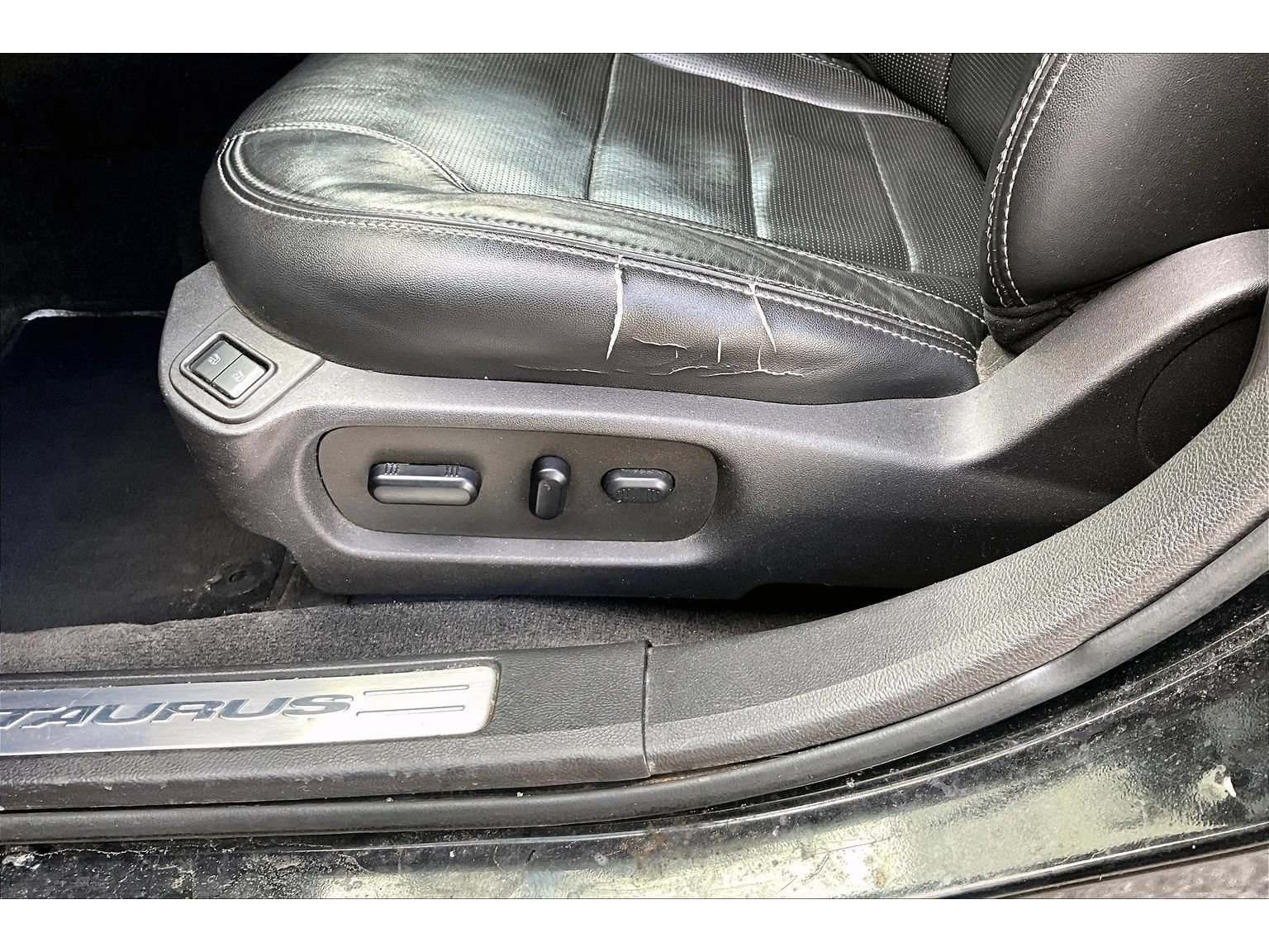 Used 2013 Ford Taurus Limited FWD image 29