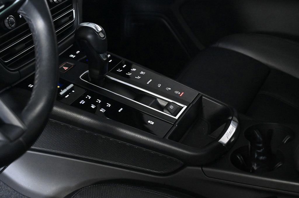 Certified 2024 Porsche Macan image 21