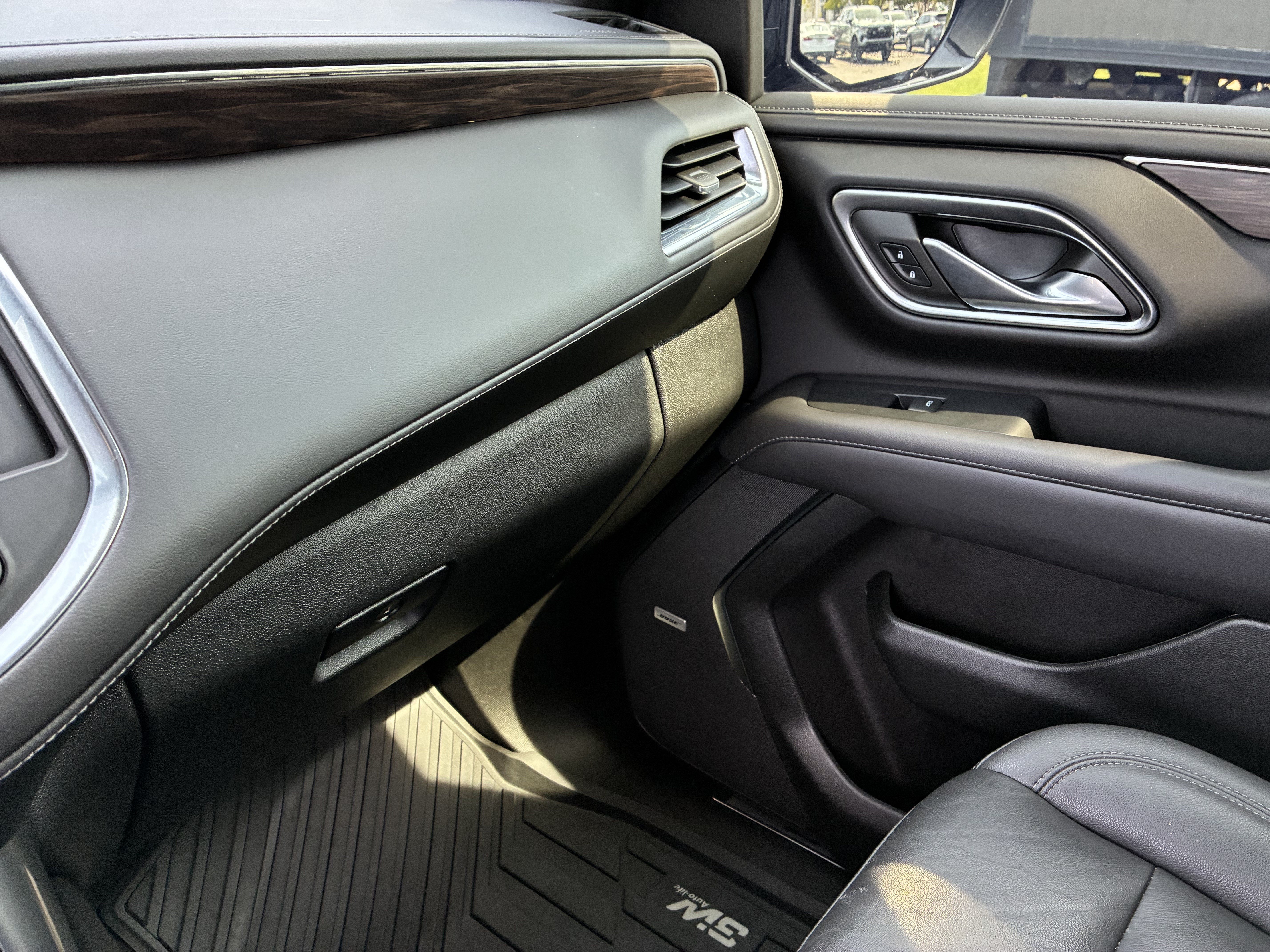 Used 2022 Chevrolet Tahoe Z71 w/ Luxury Package AWD/4WD image 38