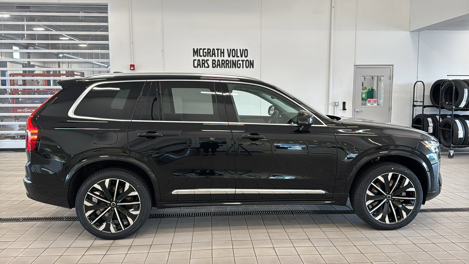 New 2026 Volvo XC90 T8 Plus w/ Protection Package AWD/4WD image 4