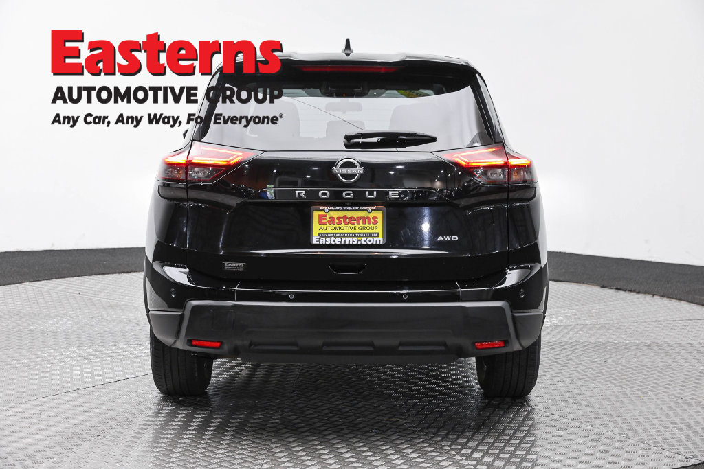 Used 2024 Nissan Rogue S AWD/4WD image 8