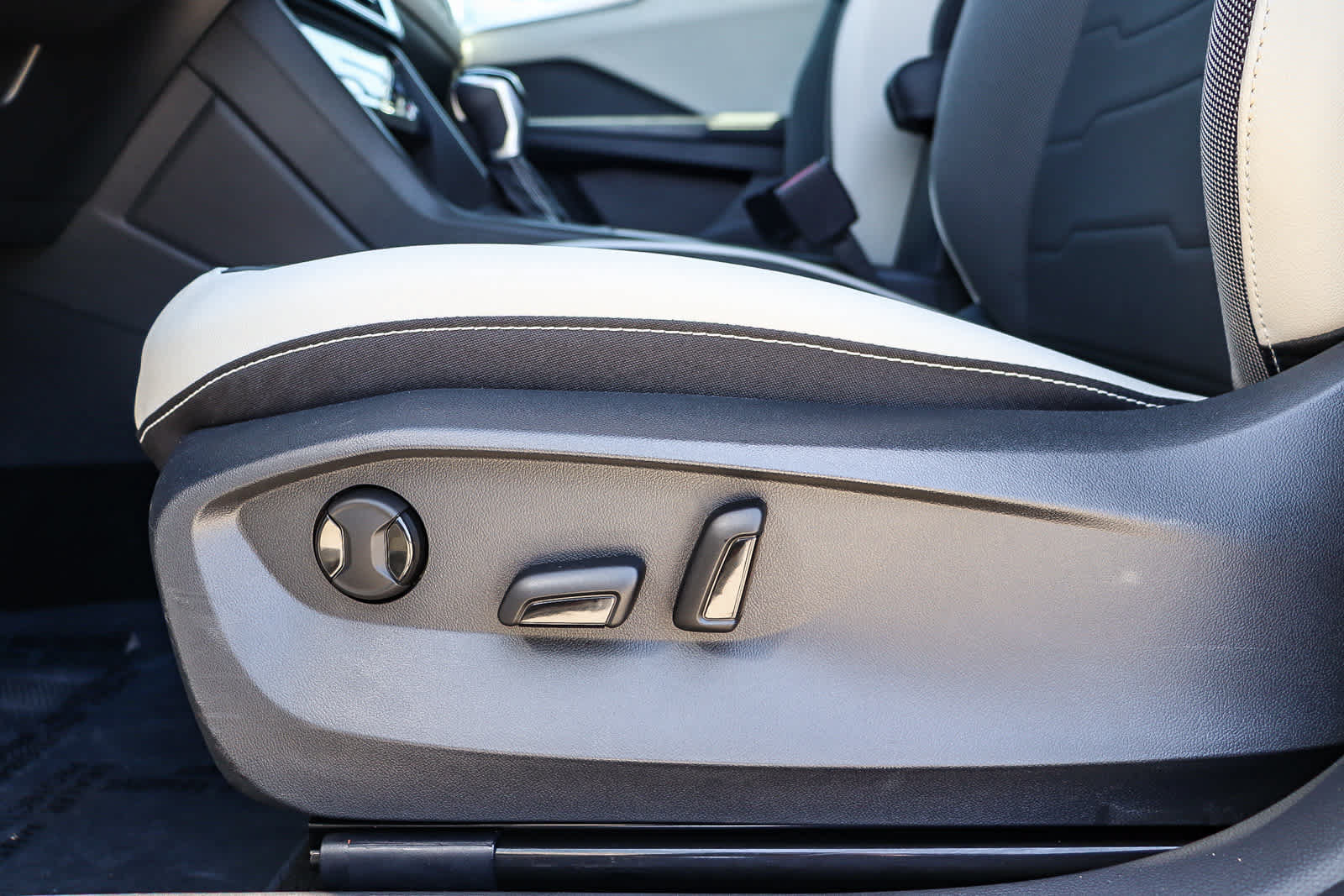New 2025 Volkswagen Taos SE FWD image 21