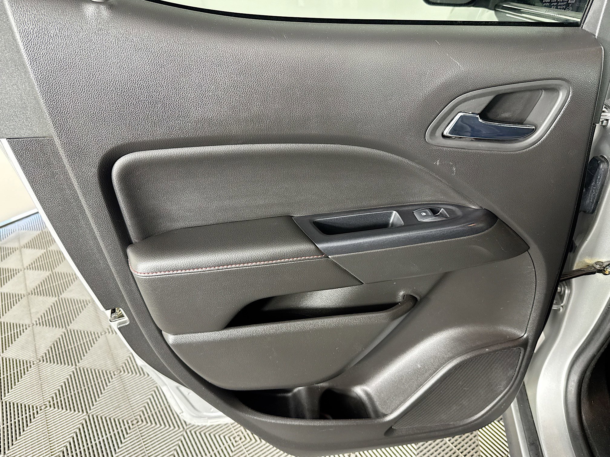 Used 2017 GMC Canyon SLE w/ All Terrain X Package image 24