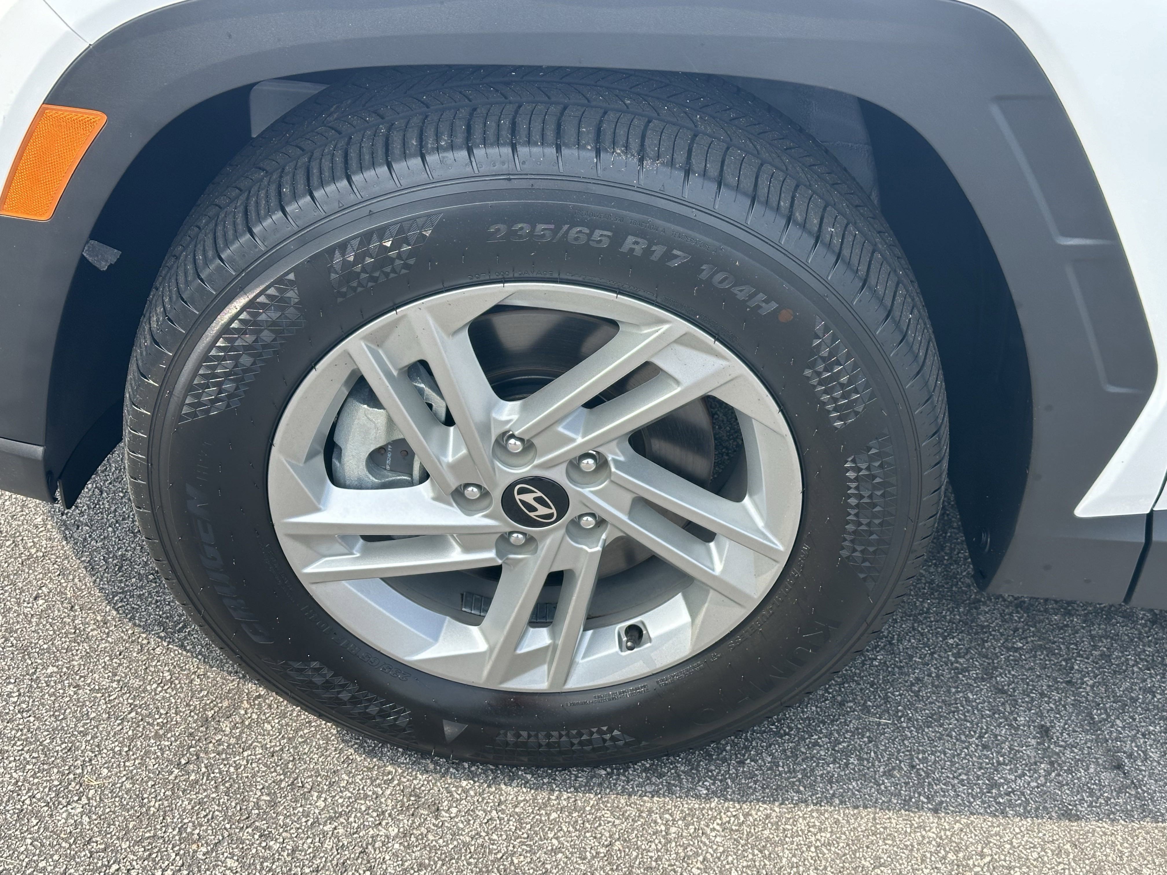 Used 2025 Hyundai Tucson SE image 14