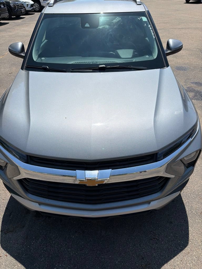 Used 2025 Chevrolet TrailBlazer LT AWD/4WD image 2