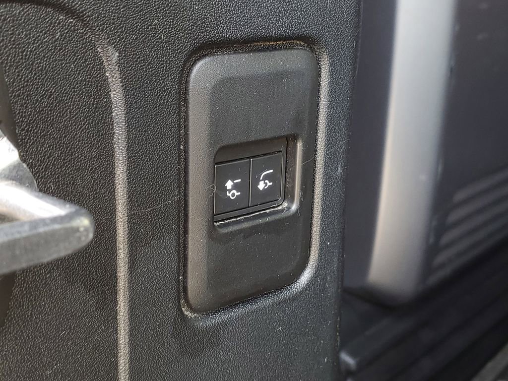 Used 2023 Land Rover Defender 110 V8 image 38