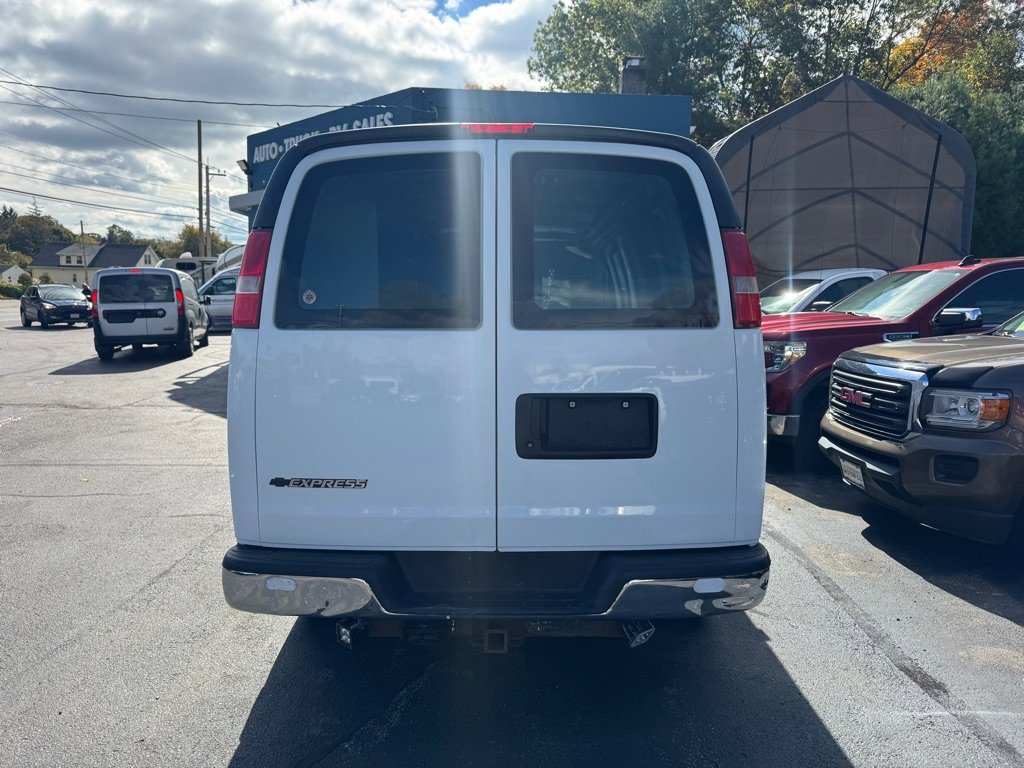 Used 2017 Chevrolet Express 3500 Extended w/ Chrome Appearance Package image 5