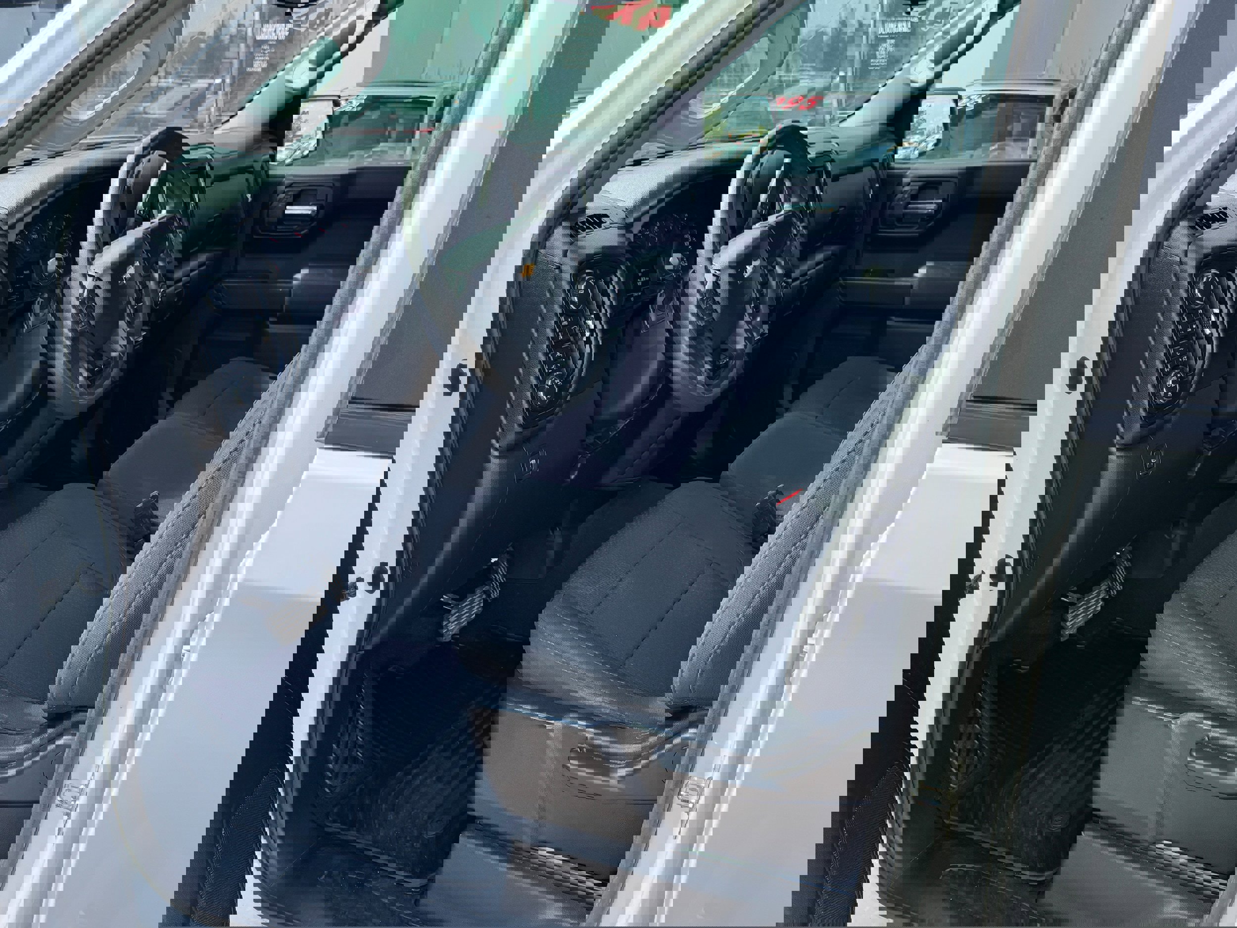 Used 2022 Chevrolet Silverado 1500 Custom image 3