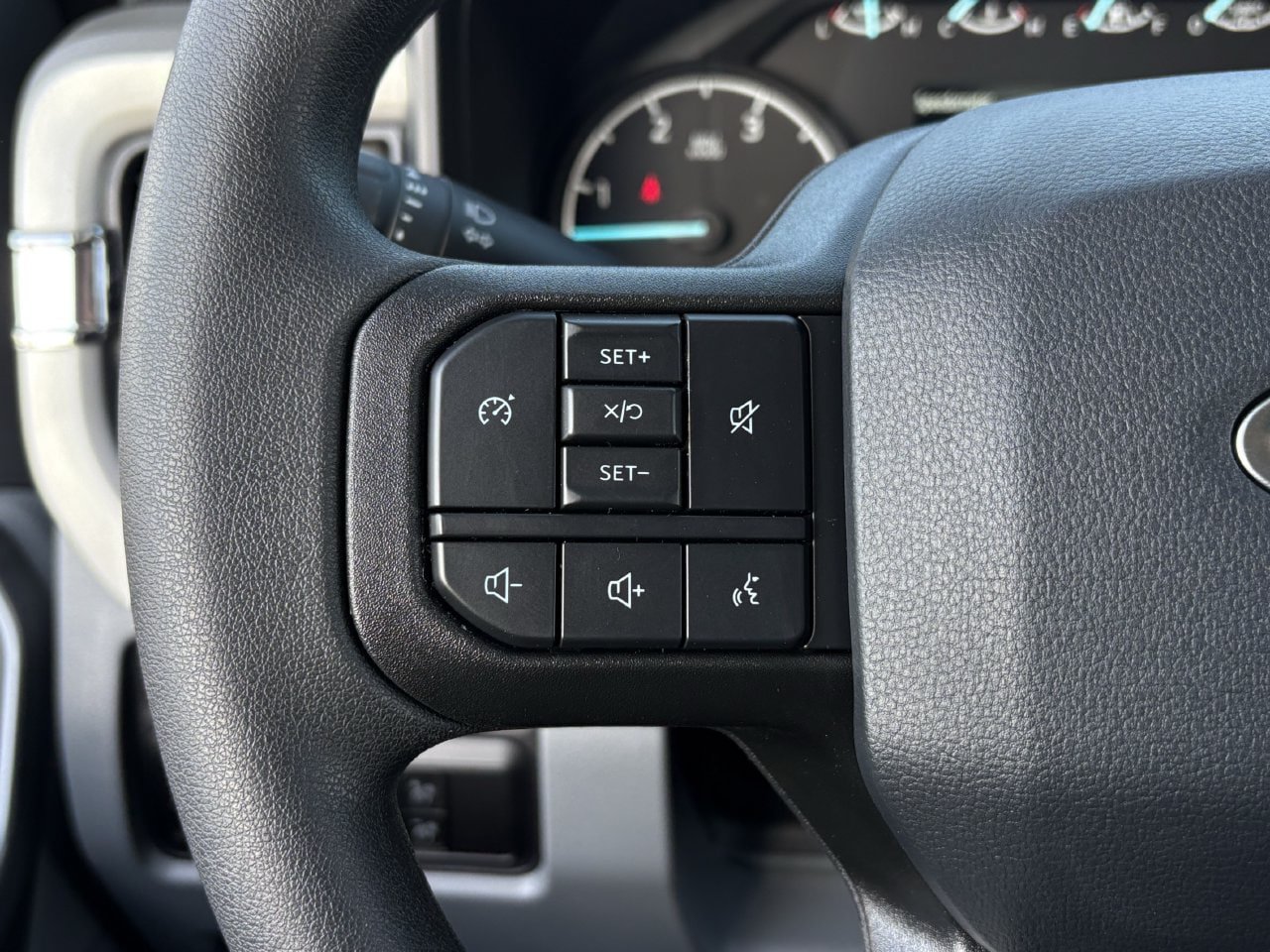 New 2026 Ford F350 XLT w/ FX4 Off-Road Package AWD/4WD image 14