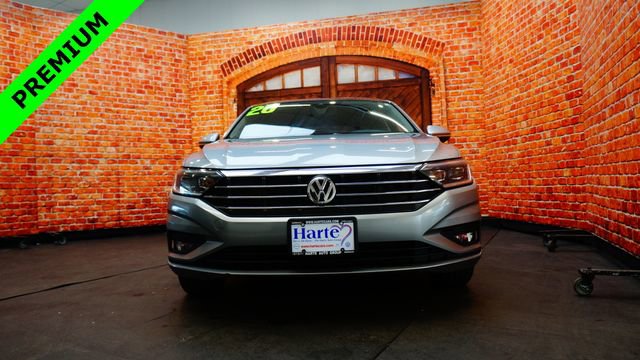 Used 2020 Volkswagen Jetta SEL Premium image 2