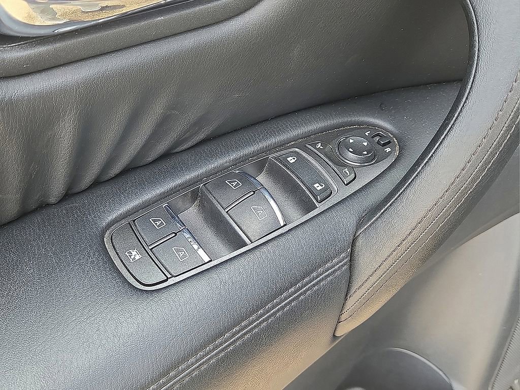 Used 2024 Nissan Armada SL image 23