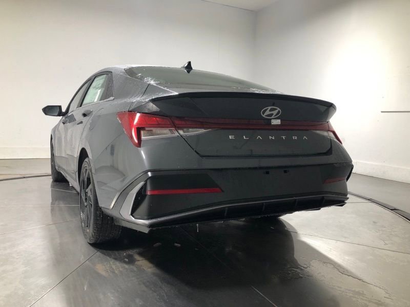 New 2026 Hyundai Elantra SEL Sport Premium FWD image 5