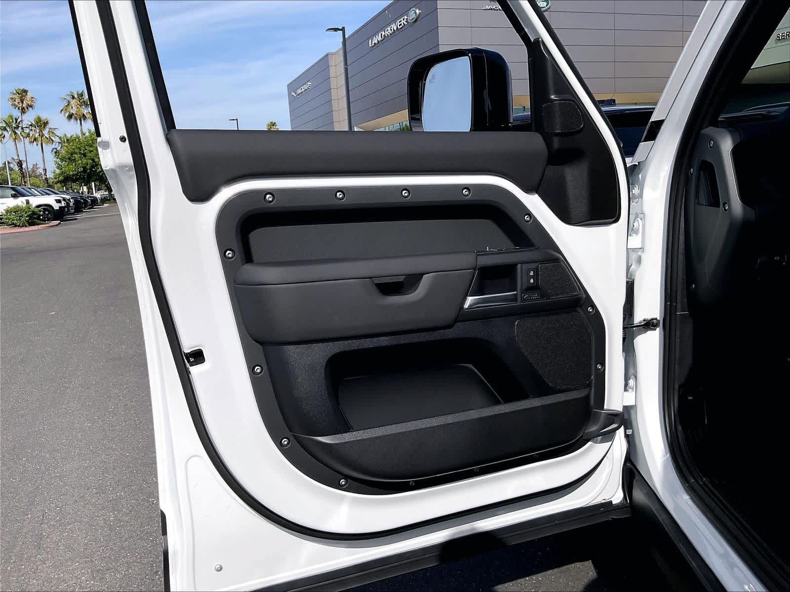 New 2026 Land Rover Defender 110 X-Dynamic SE AWD/4WD image 24