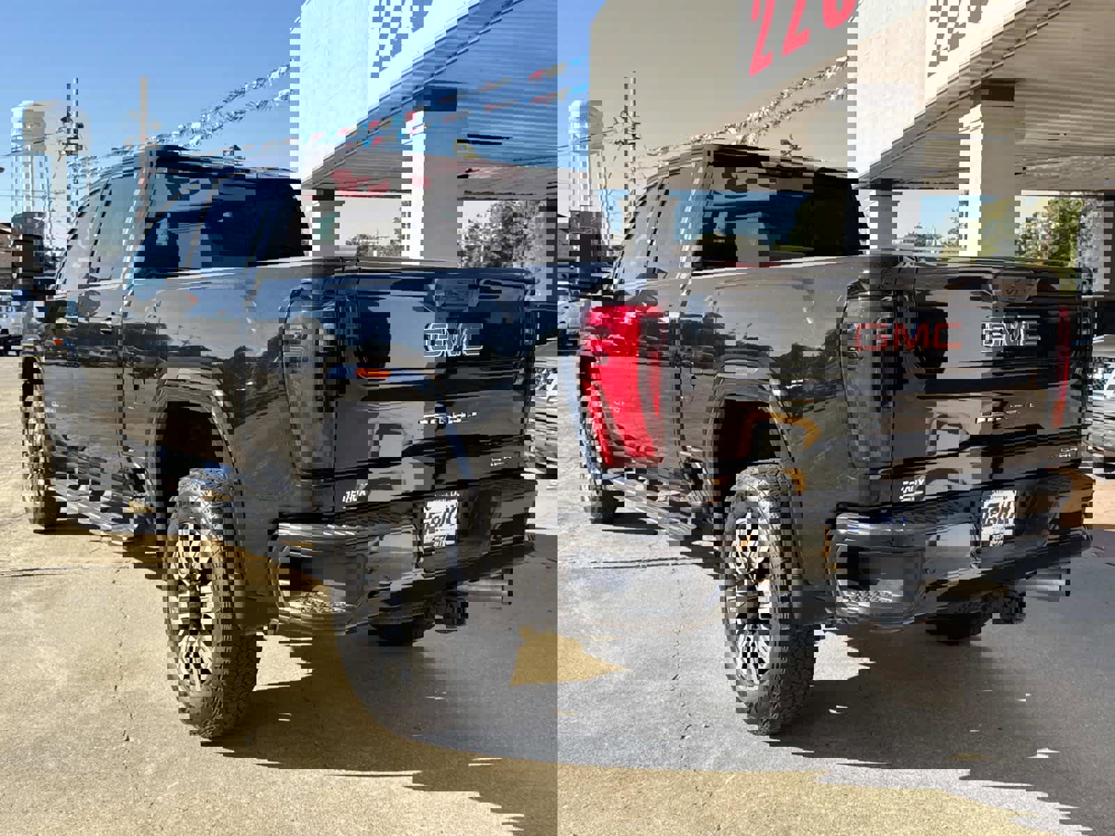 Used 2024 GMC Sierra 2500 Denali w/ Denali Reserve Package image 8