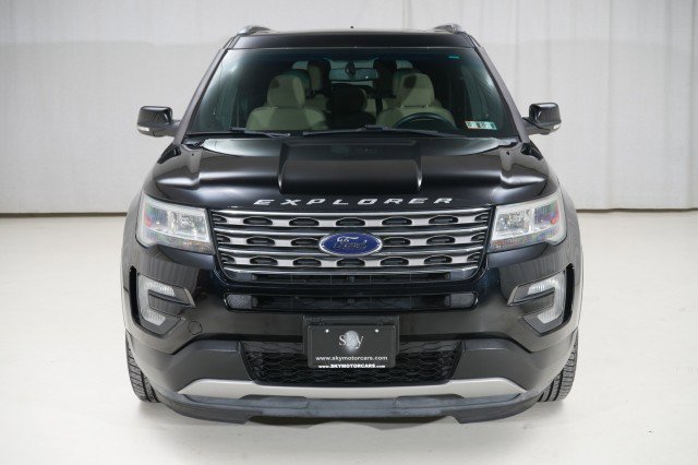 Used 2017 Ford Explorer XLT w/ Equipment Group 201A image 7