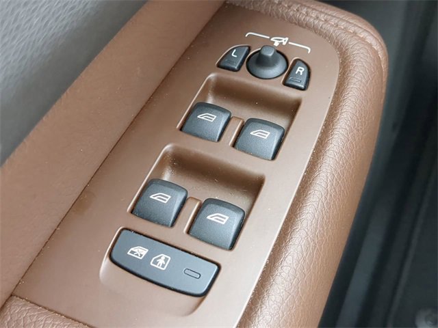 Used 2021 Volvo XC60 T5 Momentum image 25