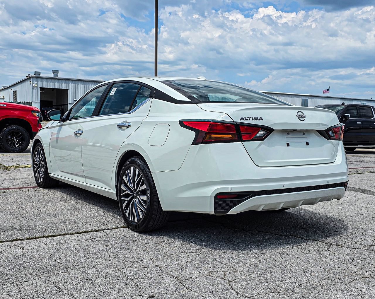Used 2025 Nissan Altima 2.5 SV FWD image 4