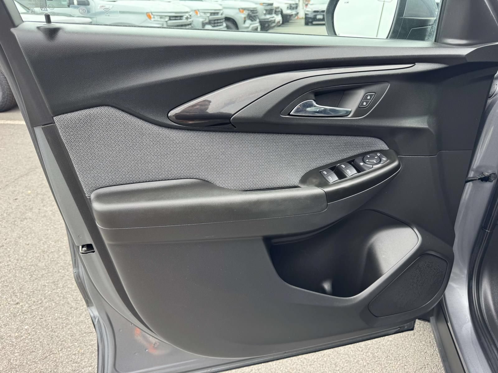 Used 2022 Chevrolet TrailBlazer LT w/ Convenience Package FWD image 19