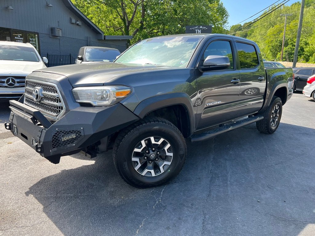 Used 2017 Toyota Tacoma TRD Off-Road image 10