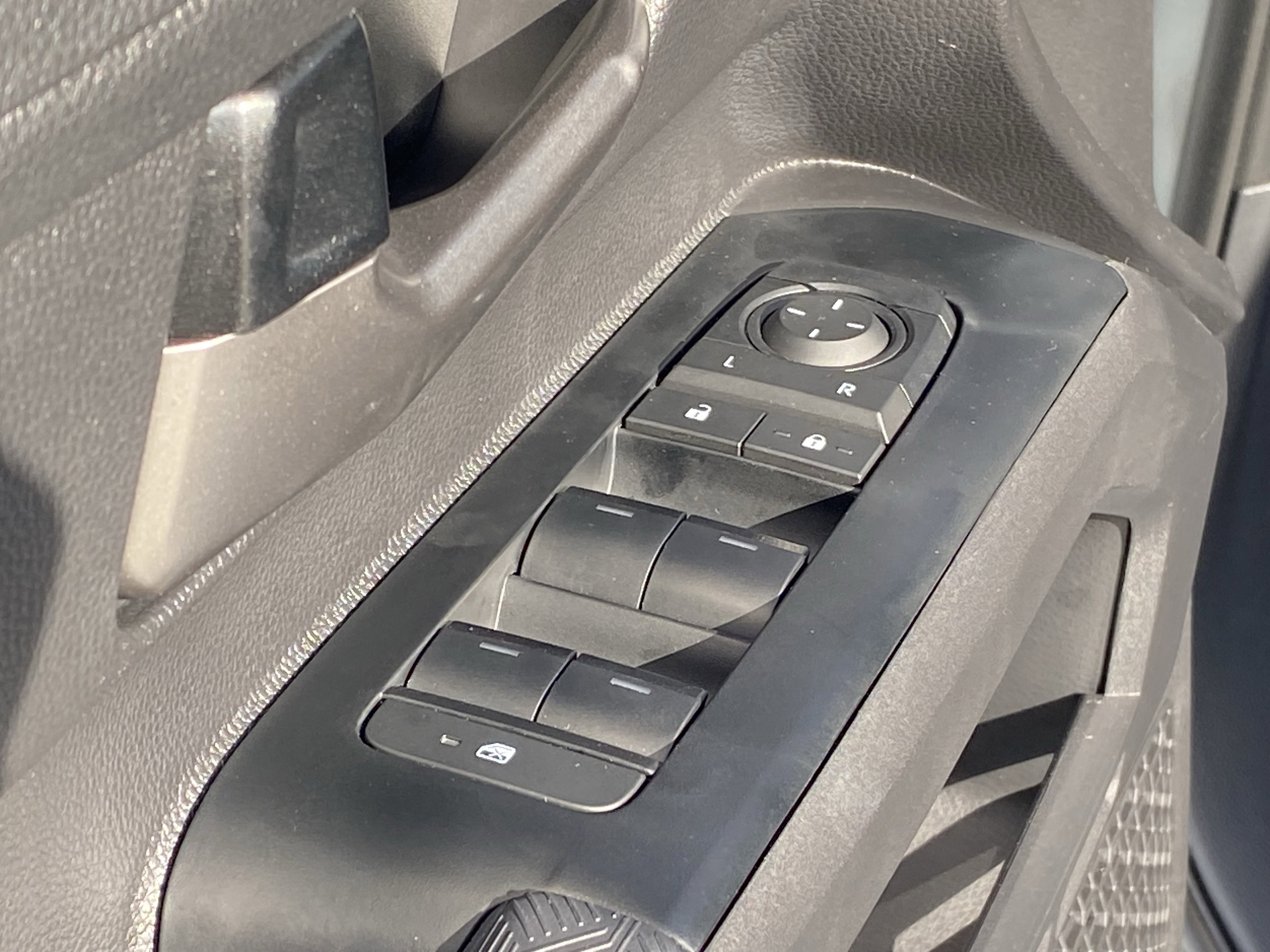 Certified 2025 Toyota Tacoma TRD Off-Road image 29