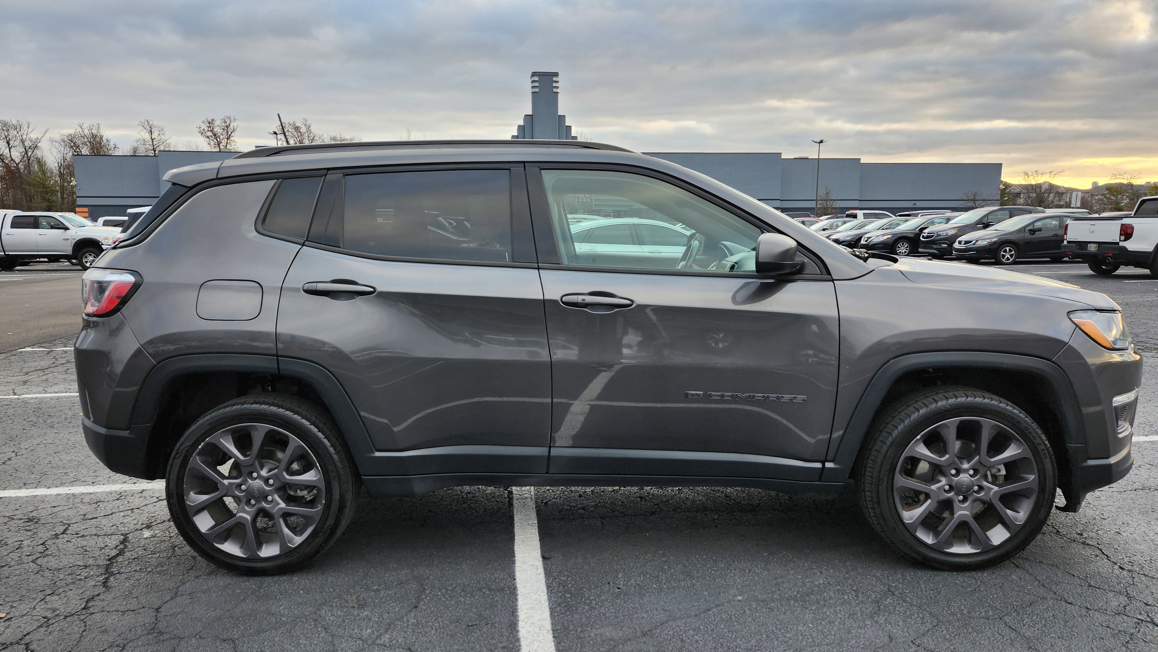 Used 2021 Jeep Compass Latitude w/ Driver Assistance Group image 19