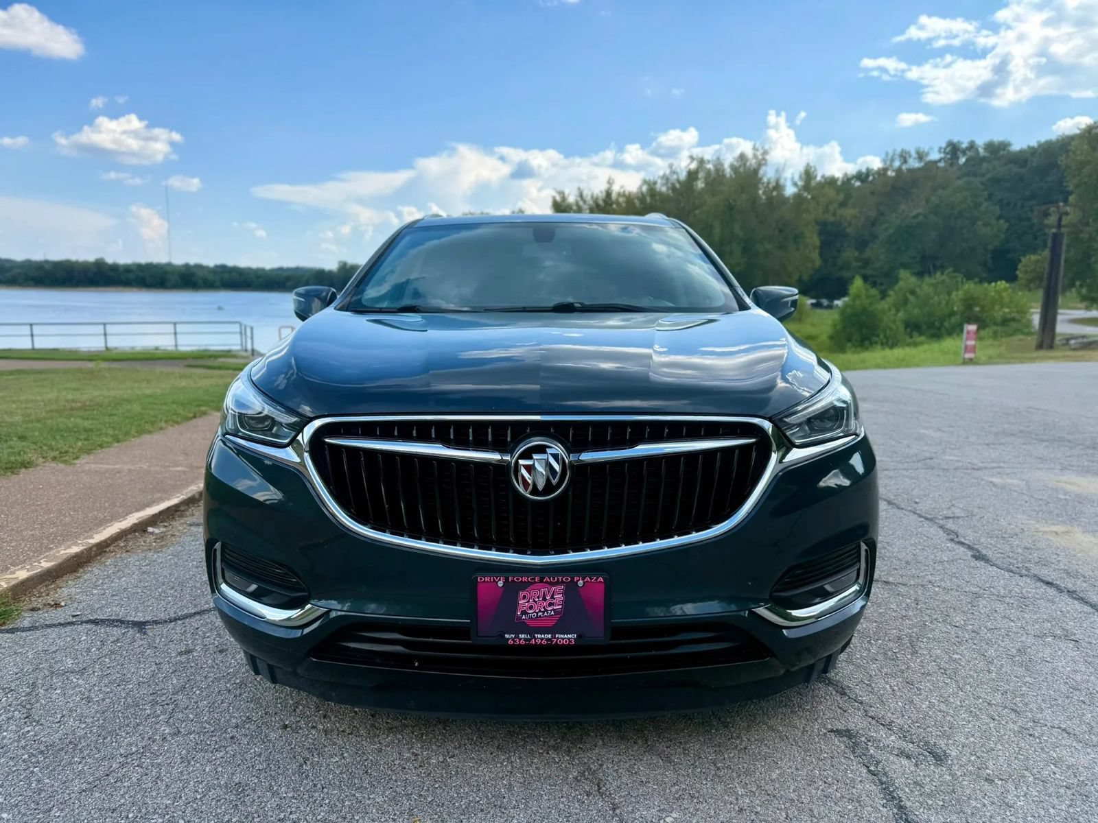 Used 2019 Buick Enclave Essence AWD/4WD image 2