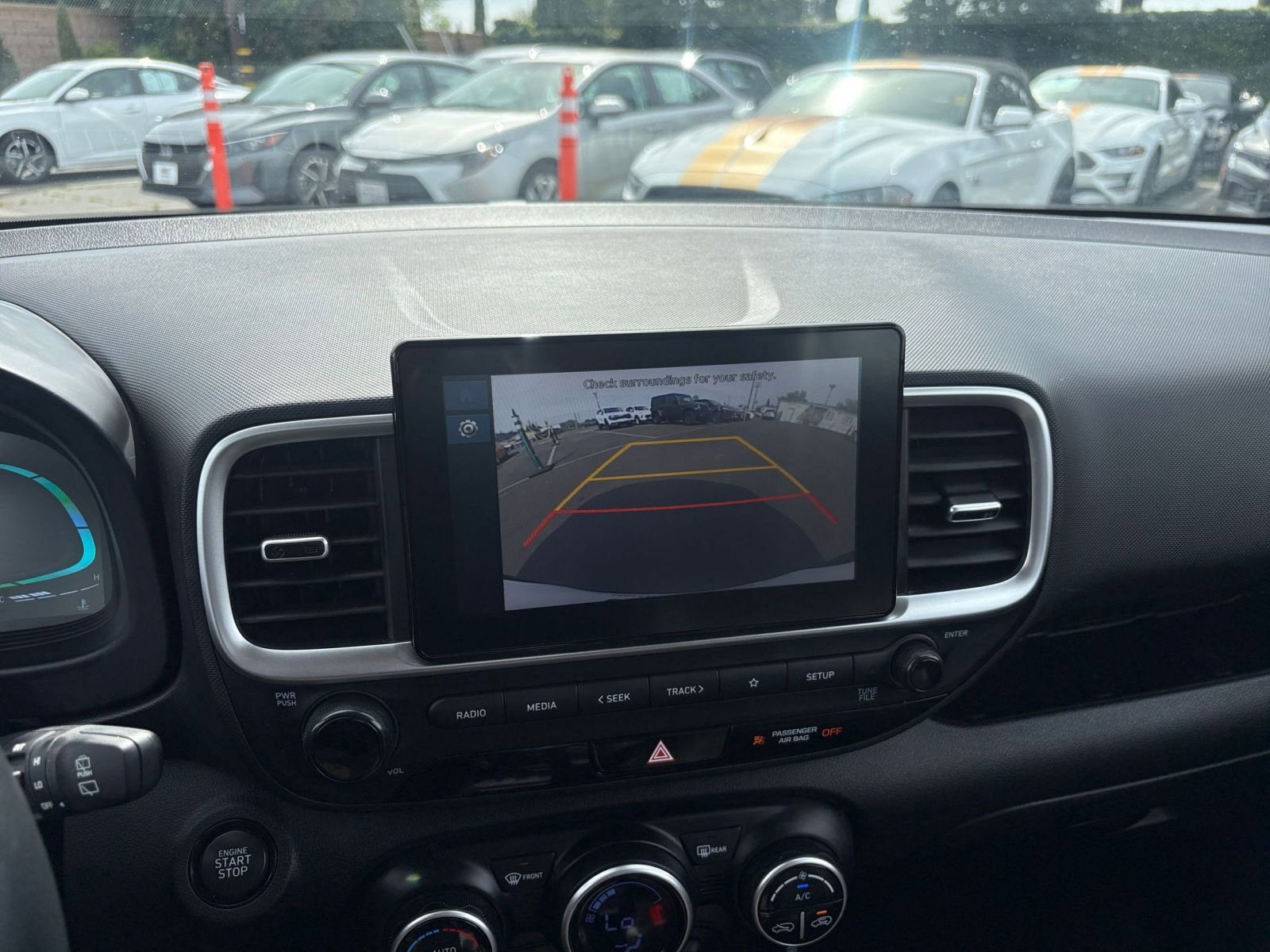 Used 2025 Hyundai Venue SEL image 22